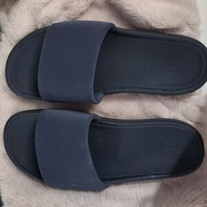 Lululemon Slides. Mens 7, Womens 9.